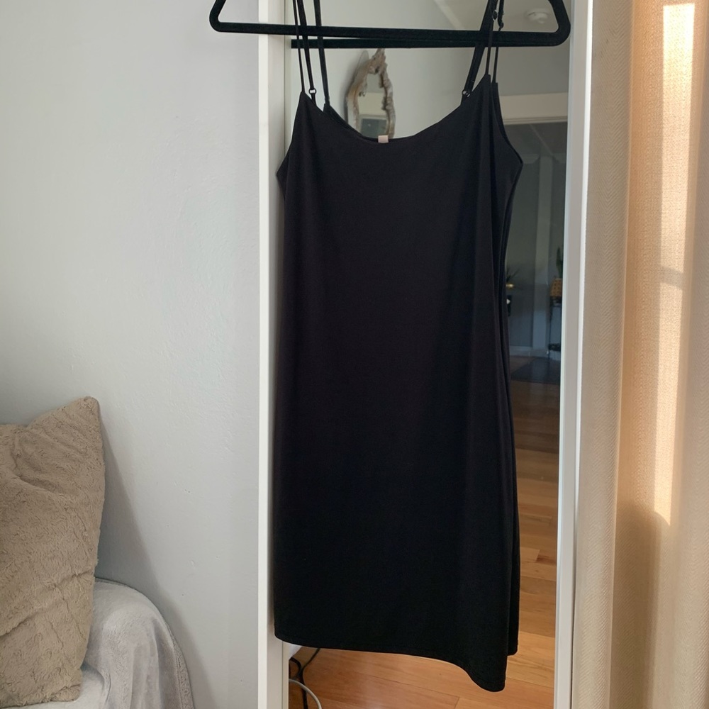 Little bodycon black dress